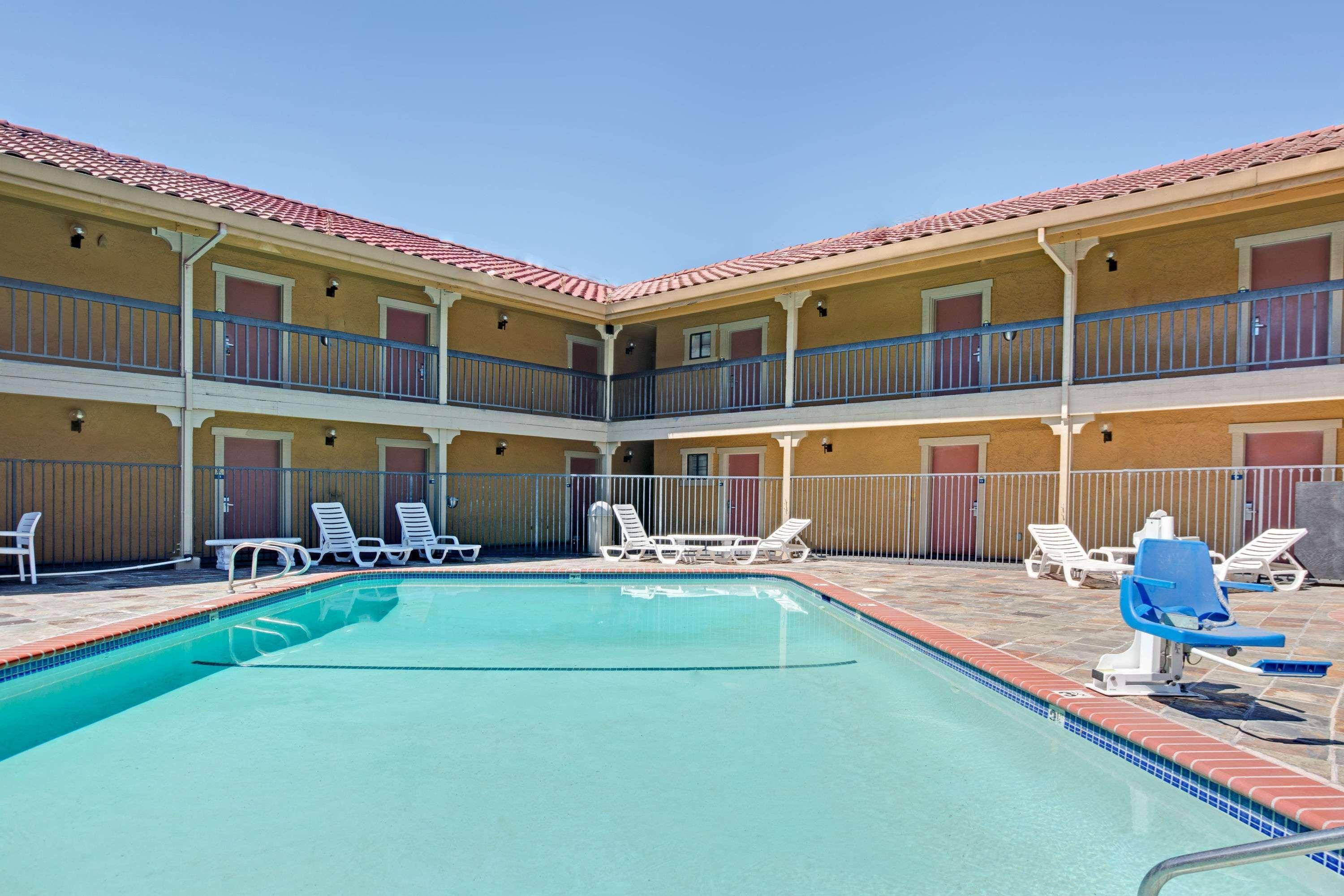 Days Inn By Wyndham San Jose Convention Center Exterior photo